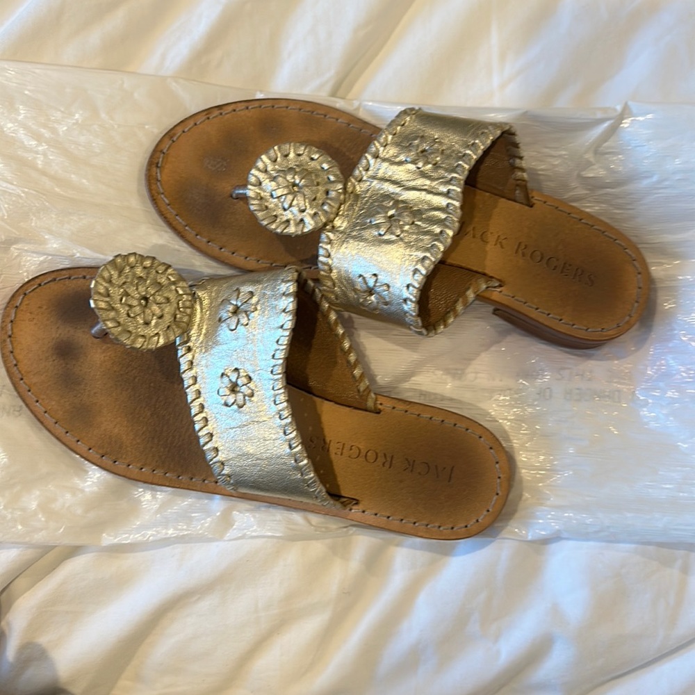 Jack Rogers Size 4 girls flip flop color: platinum